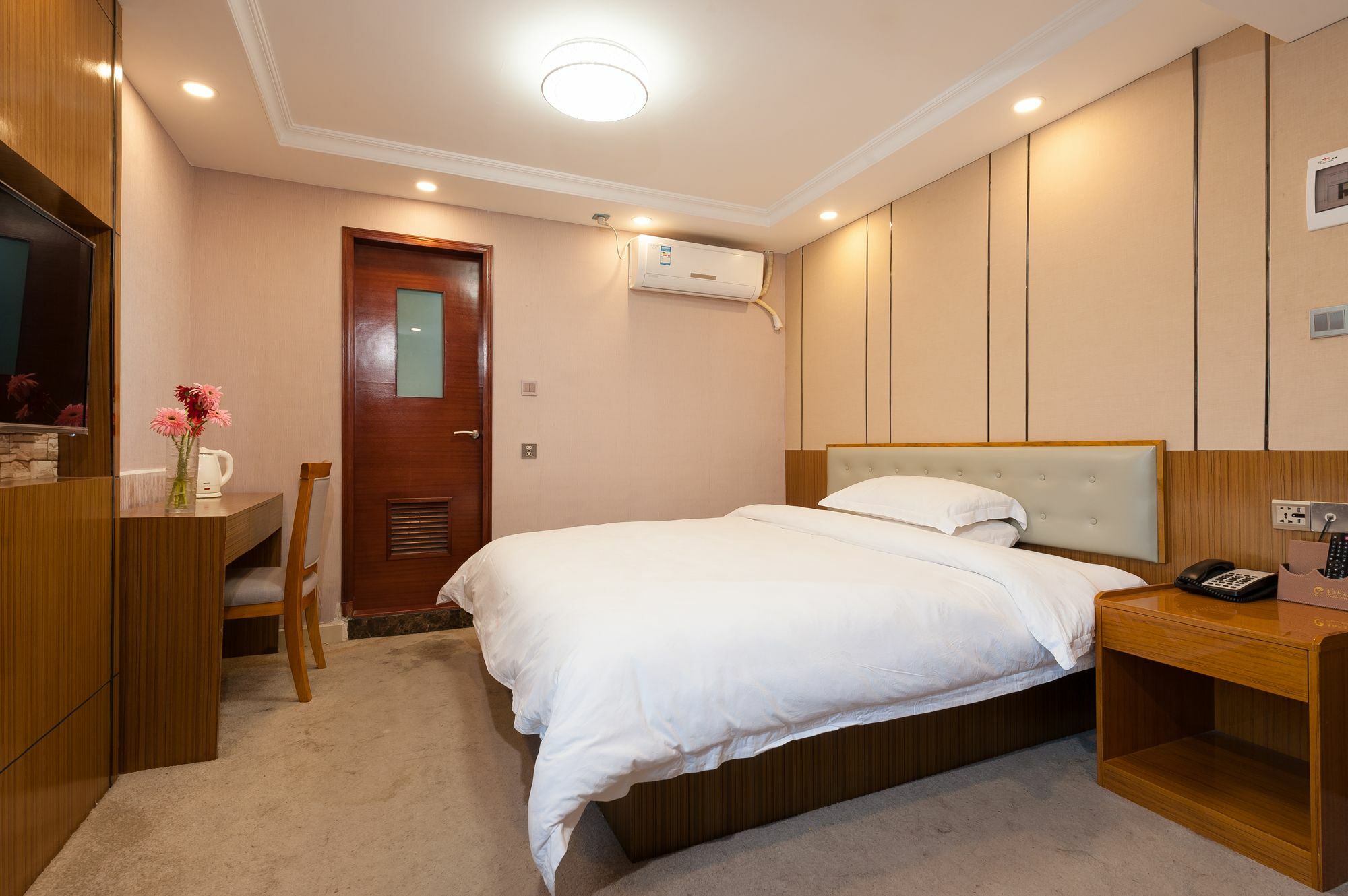 Guangzhou Compass Hotel Exterior photo