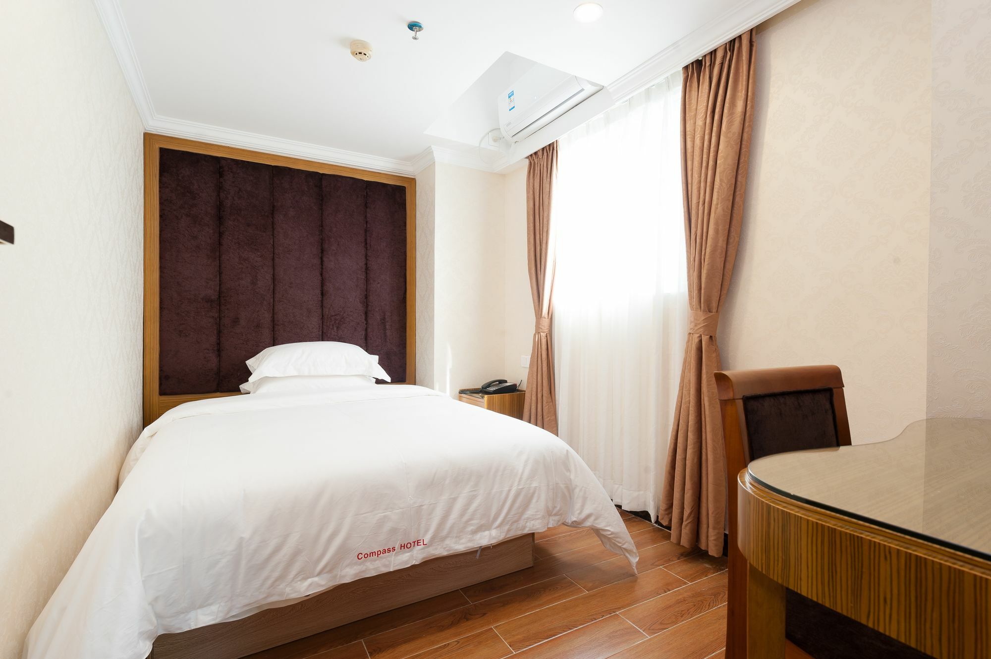 Guangzhou Compass Hotel Exterior photo